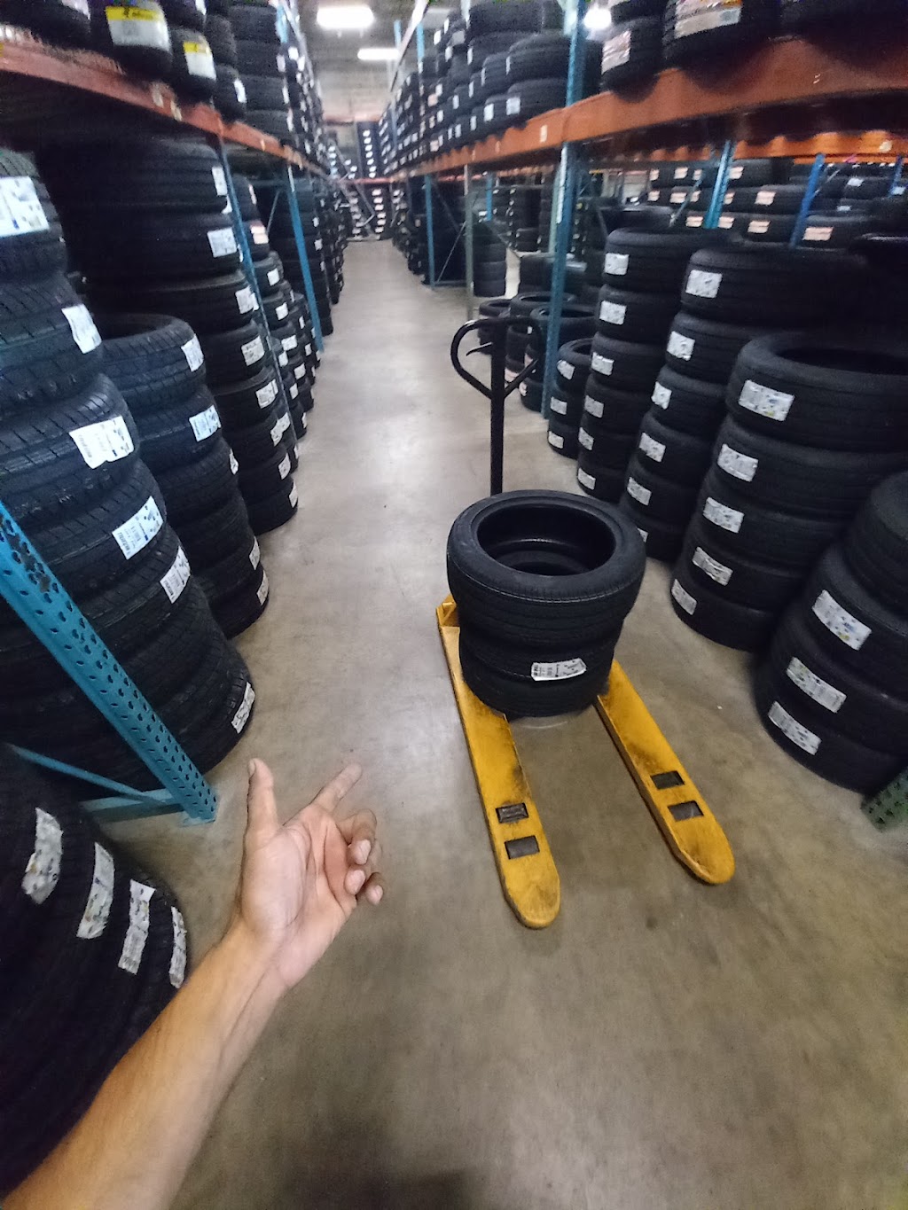 Gulf Tire Distributors | 2952 Ladybird Ln, Dallas, TX 75220, USA | Phone: (214) 366-0032