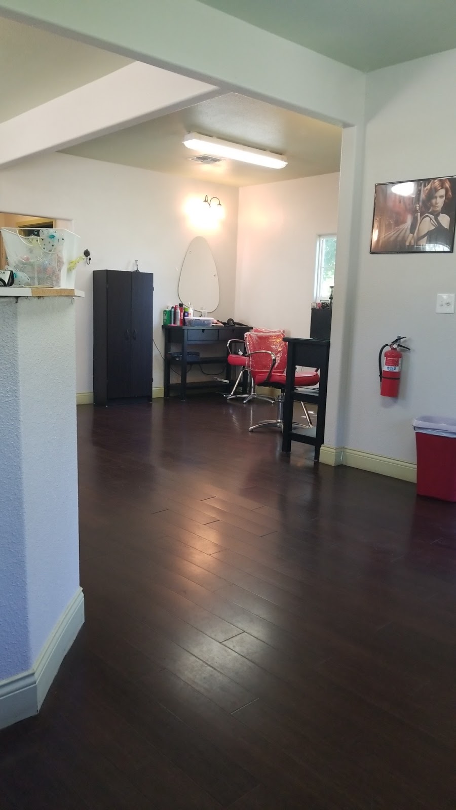 The Salon | 713 Winship Rd, Pleasanton, TX 78064, USA | Phone: (830) 569-0094