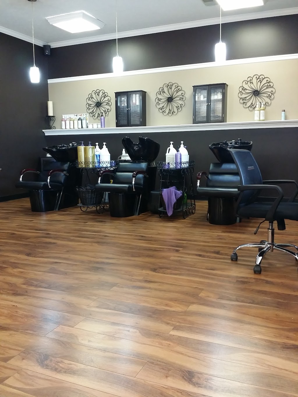 Wild Hairz Salon | 6234 N Preston Hwy Unit D, Louisville, KY 40229, USA | Phone: (502) 955-1253