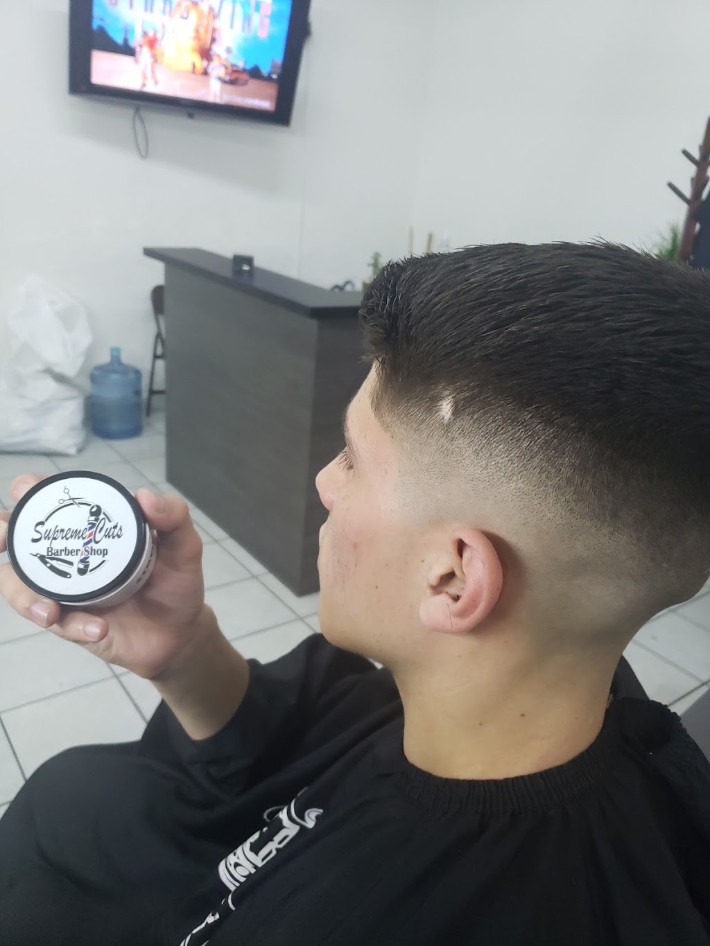 Supreme cuts barbershop | Av. Ignacio Allende, C. Azcona 6759, Azcona, Independencia, 22055 Tijuana, B.C., Mexico | Phone: 664 866 3677