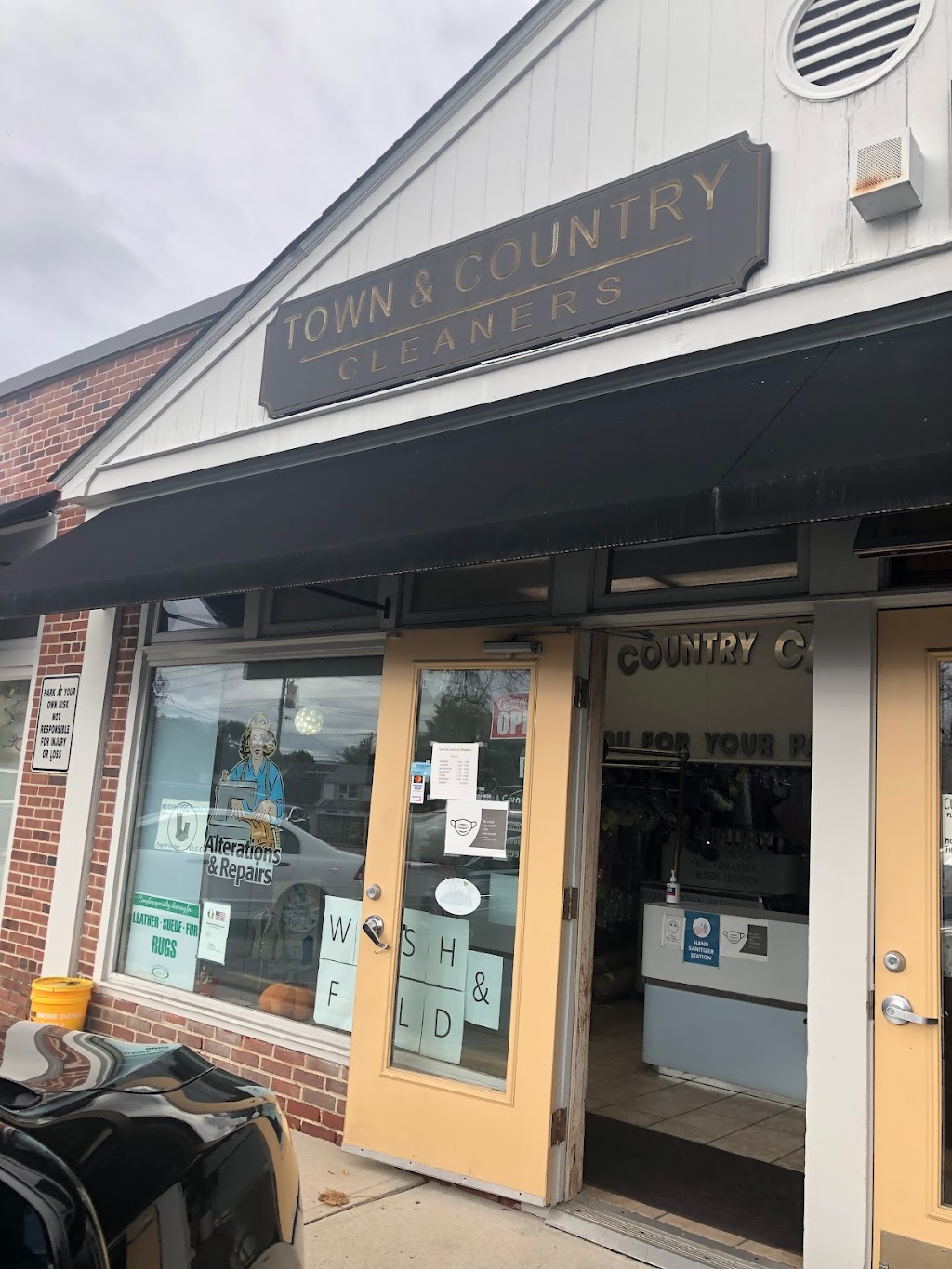 Town and Country Cleaners | 421 King St, Chappaqua, NY 10514, USA | Phone: (914) 238-3552