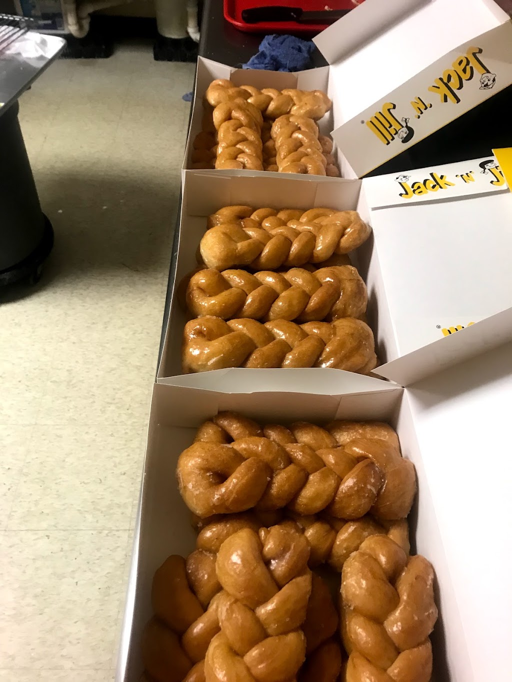 Donuts Jack & Jill | 411 E 1st St, Idalou, TX 79329, USA | Phone: (806) 892-9970