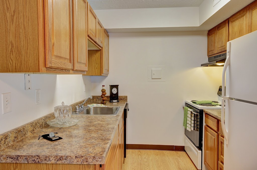 Columbia Square Apartments | 4122 Columbia Square, North Olmsted, OH 44070, USA | Phone: (866) 645-8837