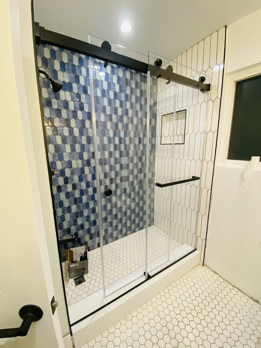 Silver shower doors glass and windows inc. | 1130 N Kraemer Blvd # O, Anaheim, CA 92806, USA | Phone: (714) 296-3979
