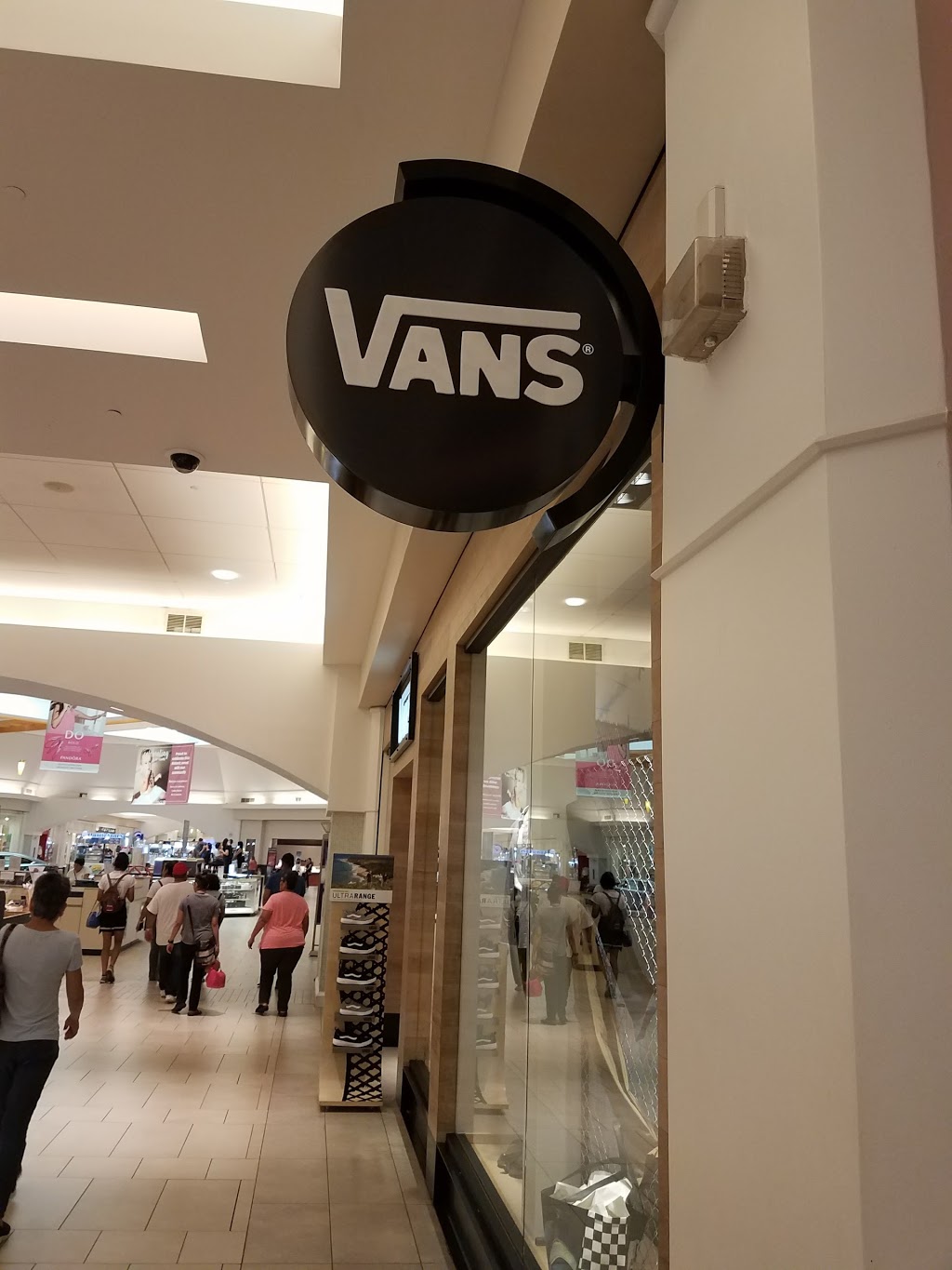 Vans | 5300 San Dario Ave Suite #187, Laredo, TX 78041, USA | Phone: (956) 728-7322