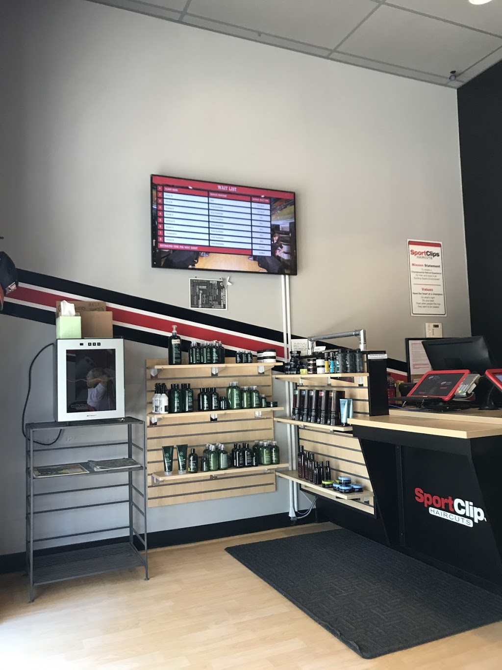 Sport Clips Haircuts of Lake Calhoun | 3100 Excelsior Blvd #103, Minneapolis, MN 55416, USA | Phone: (612) 223-8260