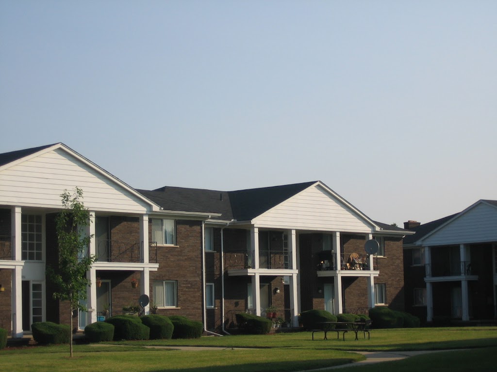 Kings Arms Apartments | 37118 Camelot Dr, Sterling Heights, MI 48312, USA | Phone: (586) 264-6400