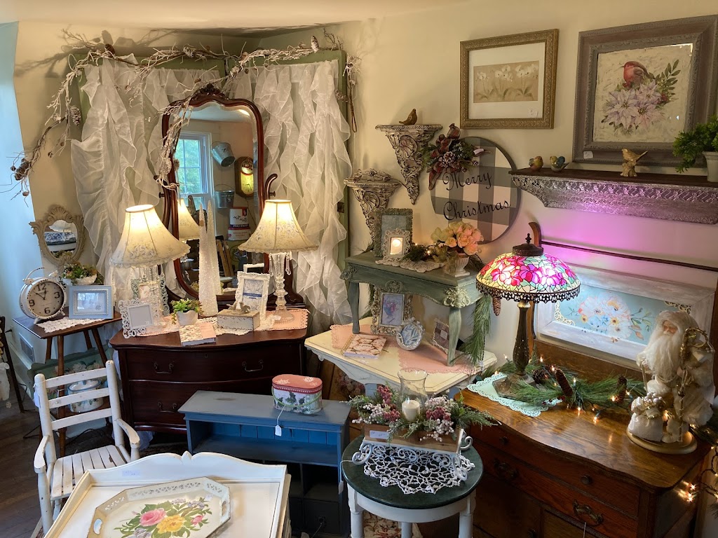 Lil Birdys Antiques & Decor | 374 Pittsburgh Rd #8, Butler, PA 16002, USA | Phone: (724) 591-1775