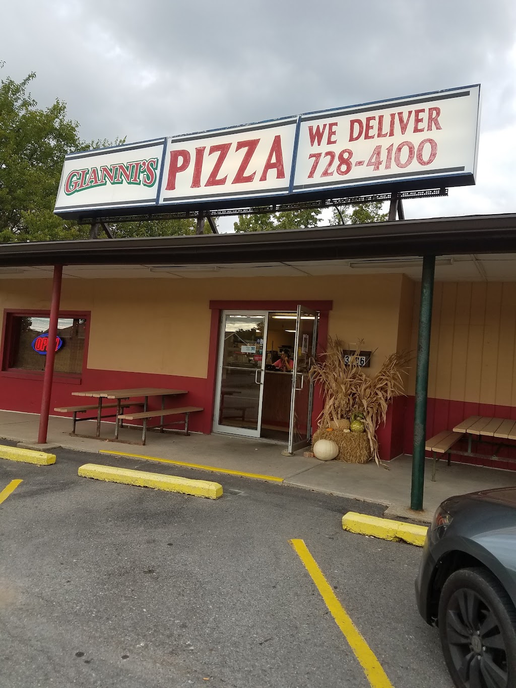 Giannis Pizza - Center Twp. | 3486 Brodhead Rd, Monaca, PA 15061, USA | Phone: (724) 728-4100