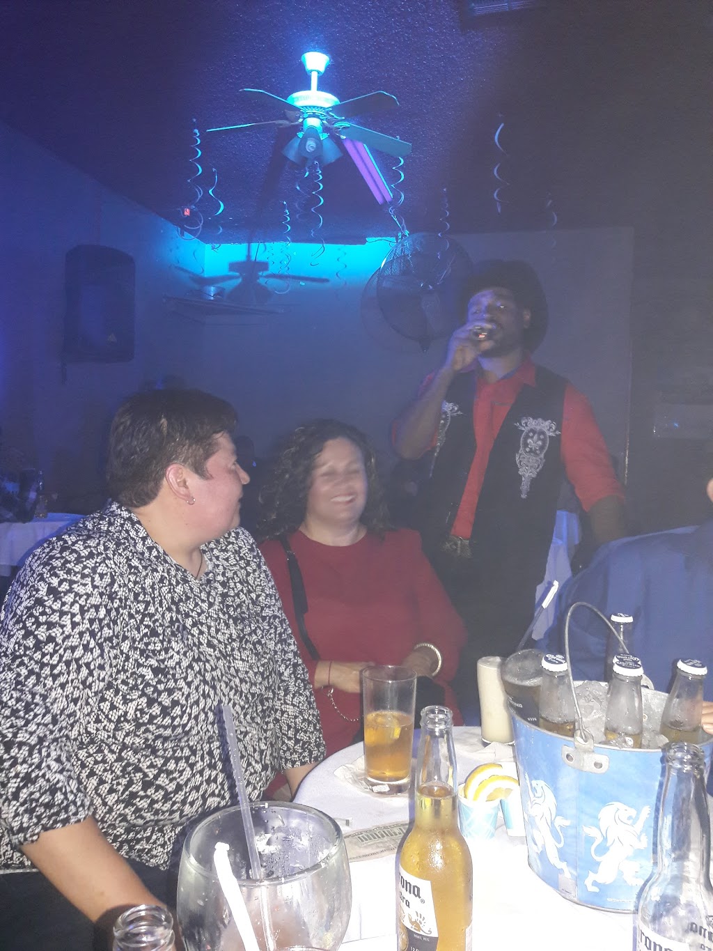 El Mexico Night Club | 2726 S Elm Ave, Fresno, CA 93706, USA | Phone: (559) 304-5566