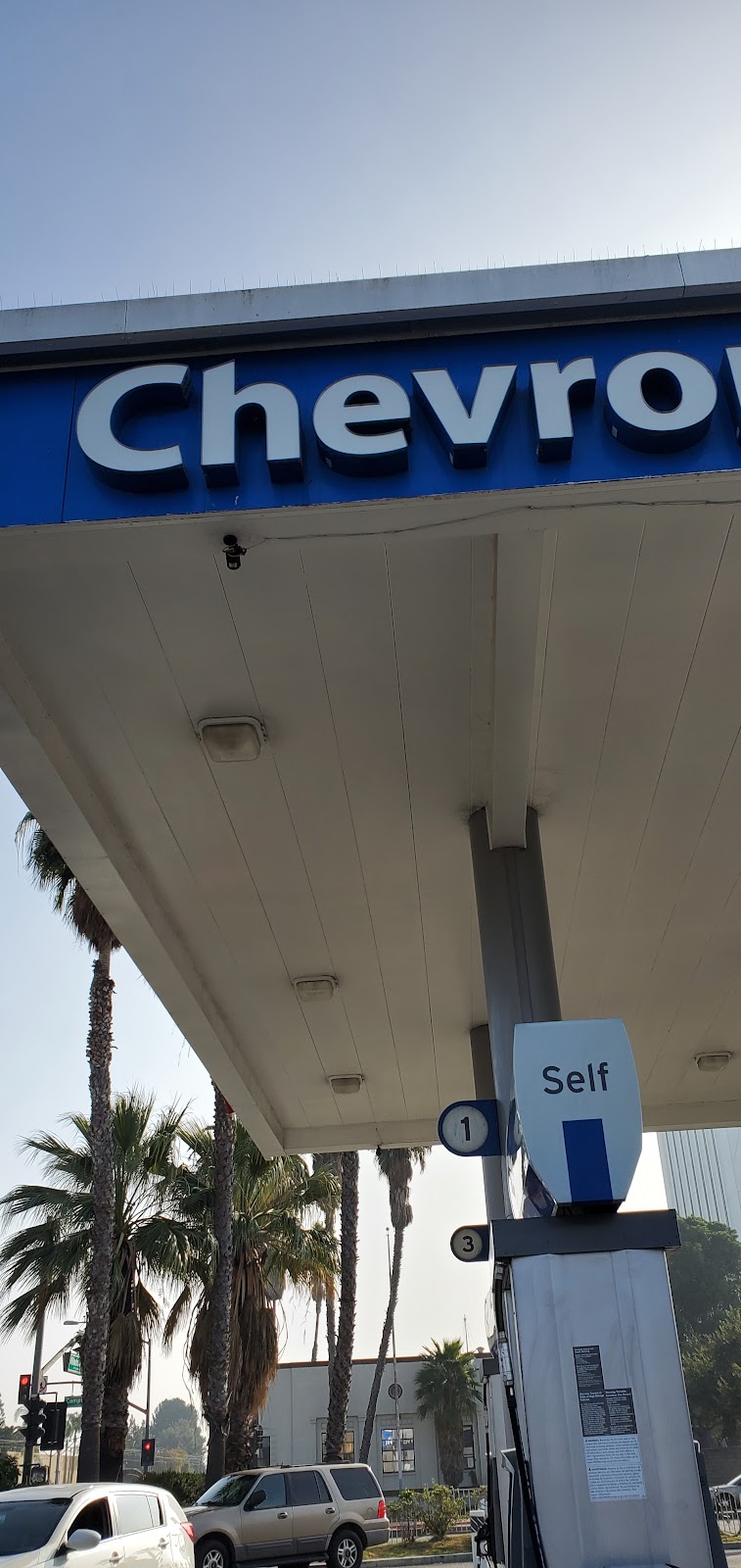 Chevron | 1907 Arlington Ave, Los Angeles, CA 90018, USA | Phone: (323) 731-8098