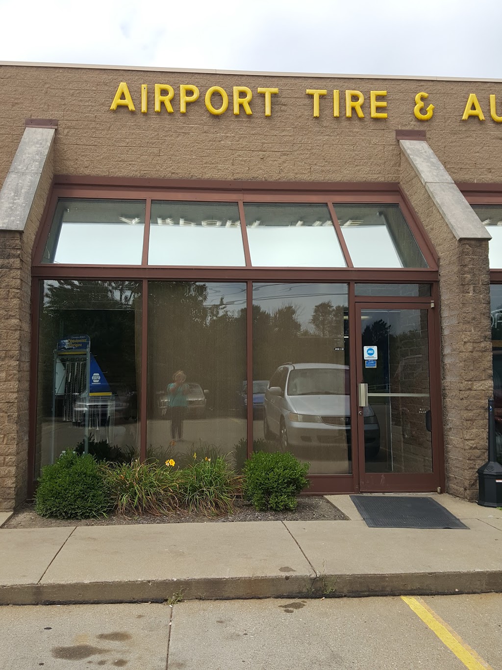 Airport Tire & Auto | 2919 Hebron Park Dr, Hebron, KY 41048, USA | Phone: (859) 586-8431