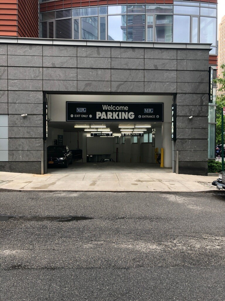 Icon Parking | 450 Washington St, New York, NY 10013, USA | Phone: (212) 842-0069