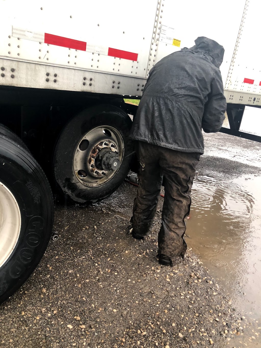 Ernies Truck and Tire Repair | 1324 US-42, London, OH 43140, USA | Phone: (614) 736-3037