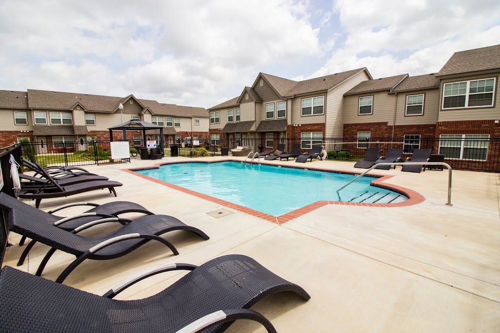 The Falls at Brookhaven - Apartments In Norman | 3730 W Rock Creek Rd, Norman, OK 73072, USA | Phone: (405) 701-8233