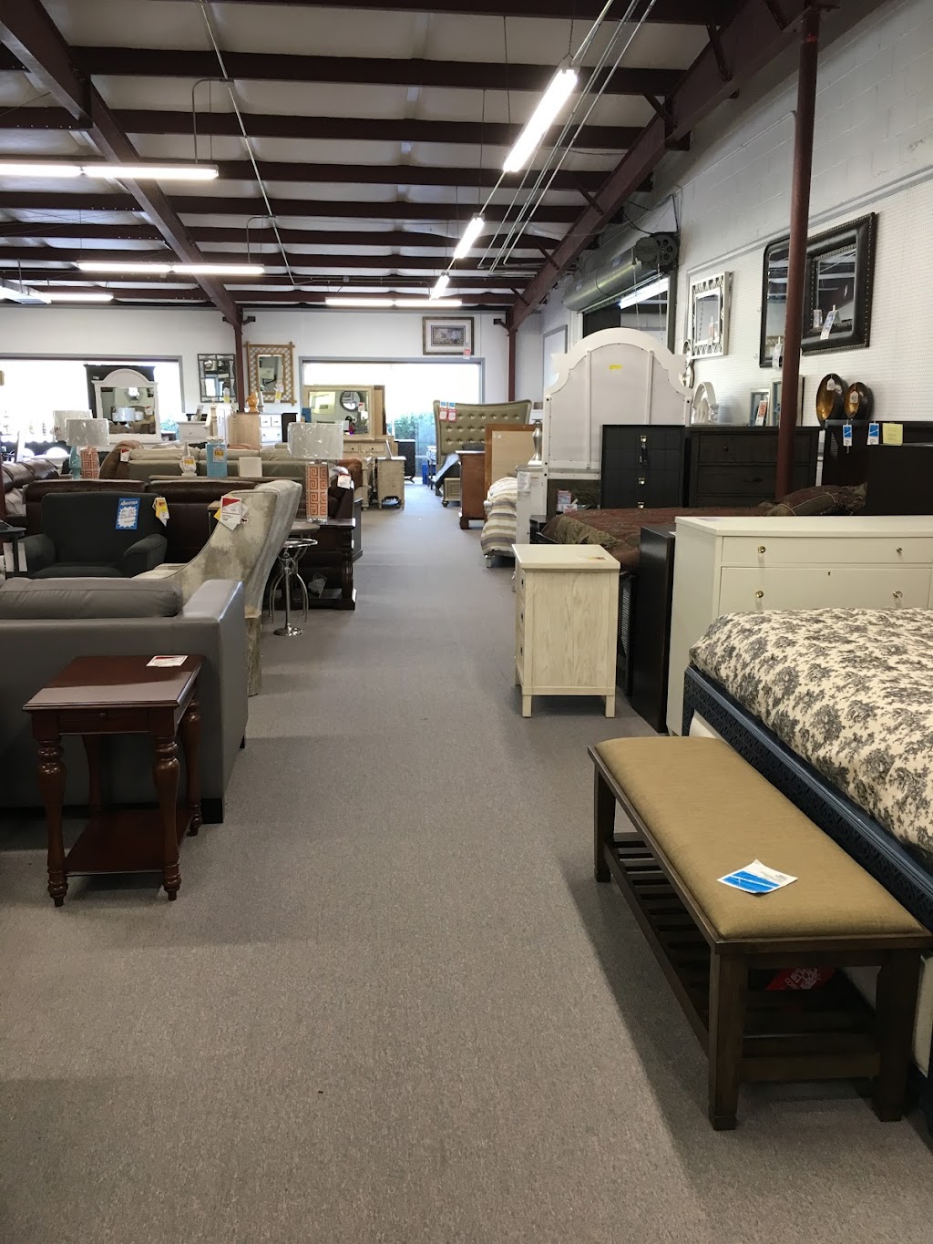 Heavner Furniture Market | 1701 W Market St, Smithfield, NC 27577, USA | Phone: (919) 934-0551