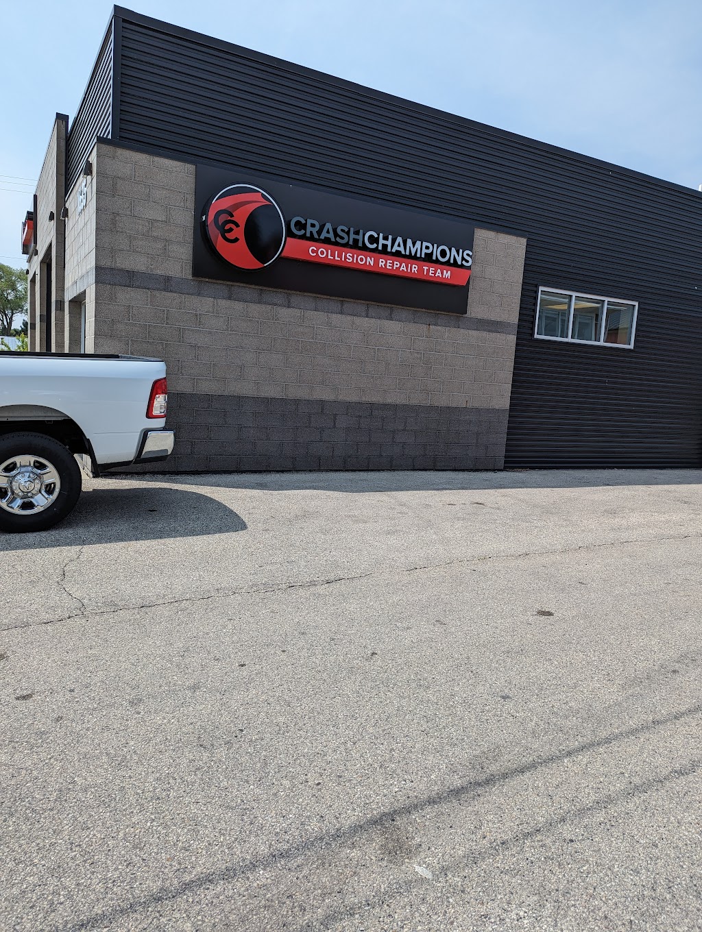 Crash Champions Collision Repair | 1635 N Port Washington Rd, Grafton, WI 53024, USA | Phone: (262) 375-2727