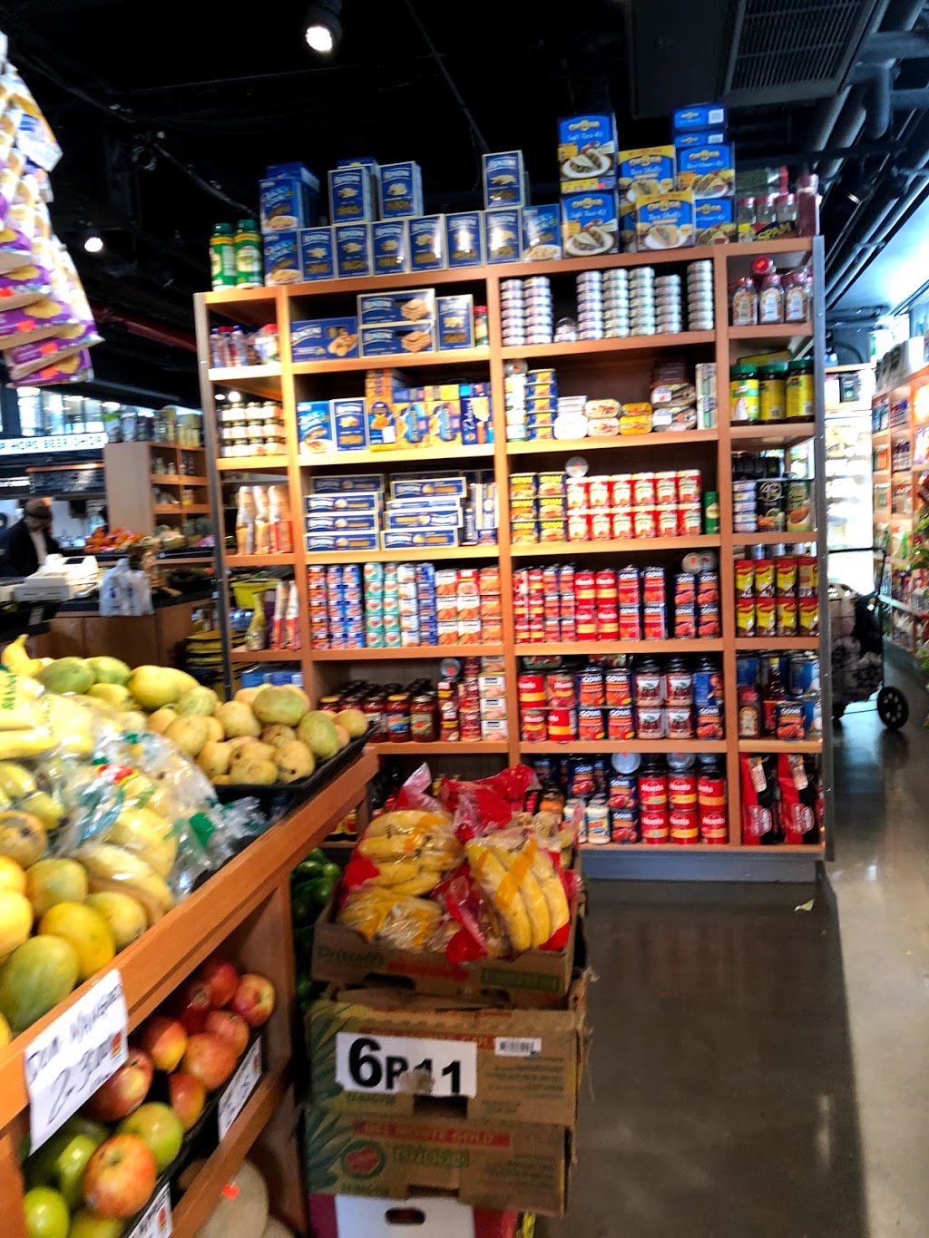 Luna Brothers Fruit Plaza | 88 Essex St, New York, NY 10002, USA | Phone: (212) 254-0796