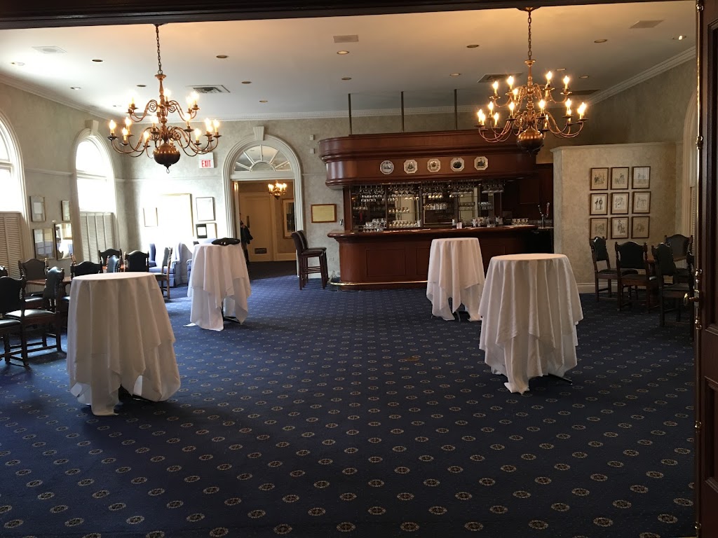Albany Club | 91 King St E, Toronto, ON M5C 1G3, Canada | Phone: (416) 364-5471