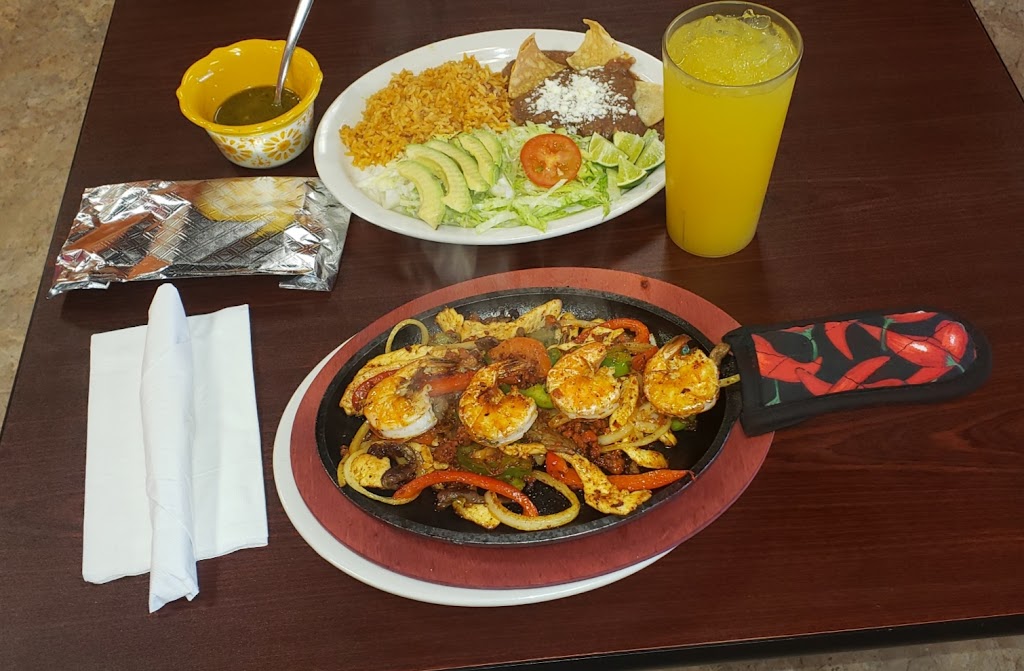 Los Dos Titos Authentic Mexican Restaurant | 125 S Bickett Blvd, Louisburg, NC 27549, USA | Phone: (919) 729-0461