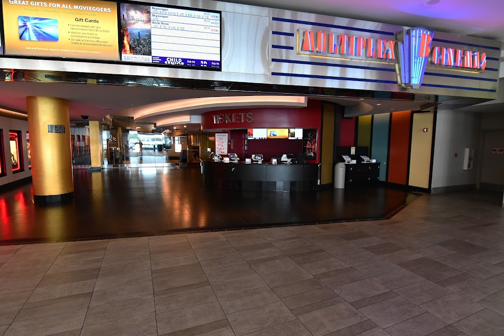 Showcase Cinema de Lux Broadway | 955 S Broadway, Hicksville, NY 11801, USA | Phone: (800) 315-4000