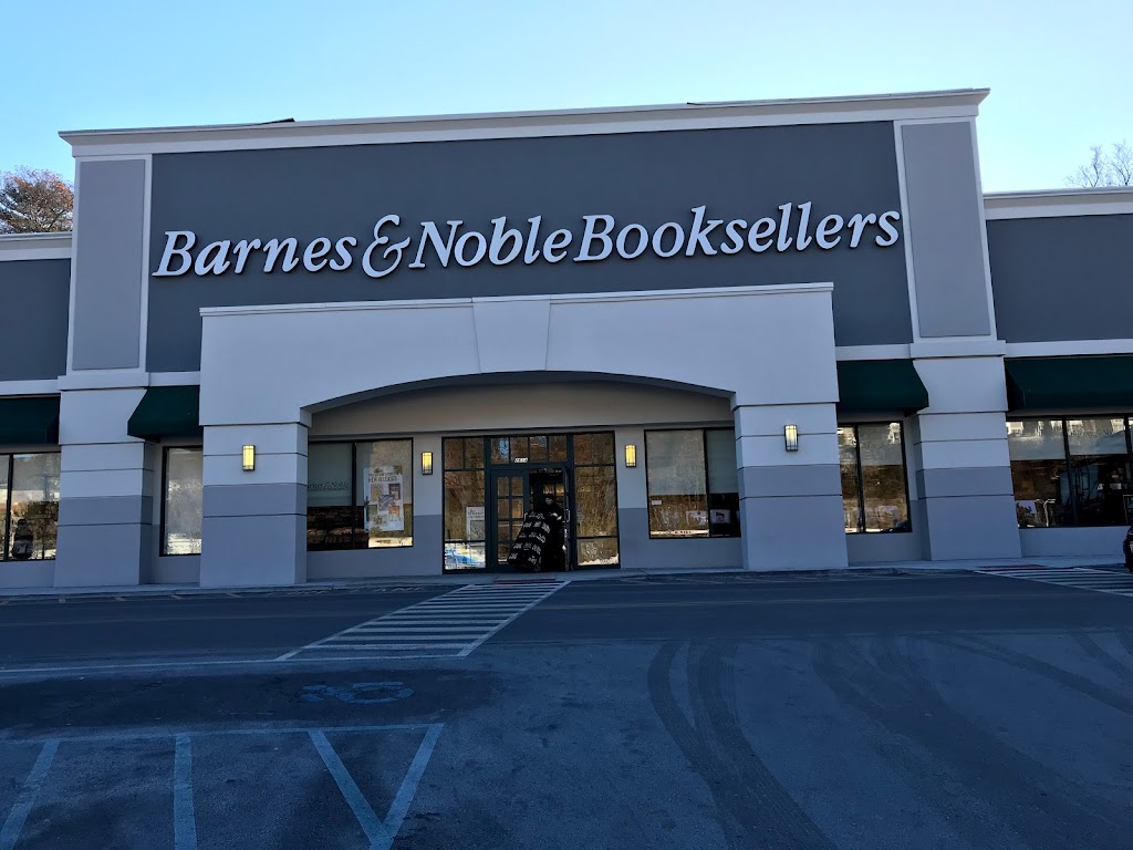 Barnes & Noble | Central Plaza 2614, Central Park Ave, Yonkers, NY 10710, USA | Phone: (914) 771-6400