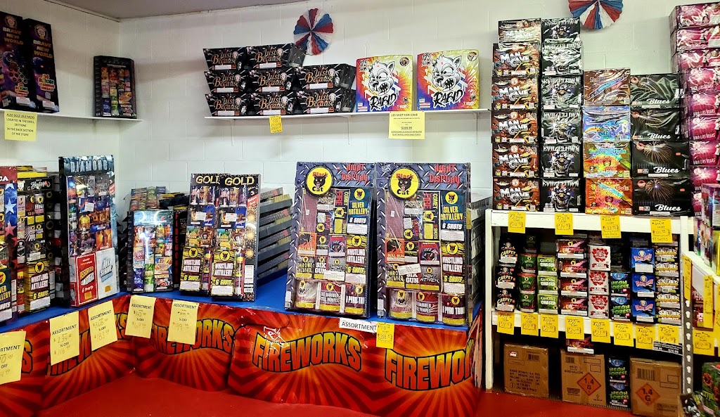 Rainbow Fireworks | 4272 US-422, Pulaski, PA 16143, USA | Phone: (330) 402-1728