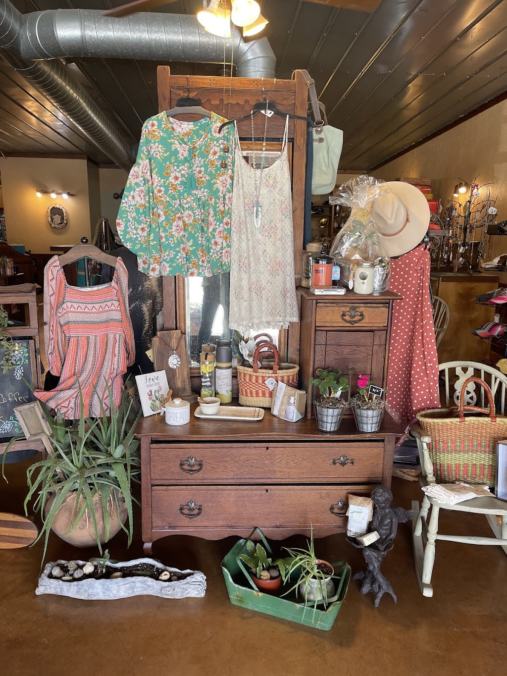 Terra Cotta Boutique | 902 Halsell Ave, Bridgeport, TX 76426 | Phone: (940) 683-3100