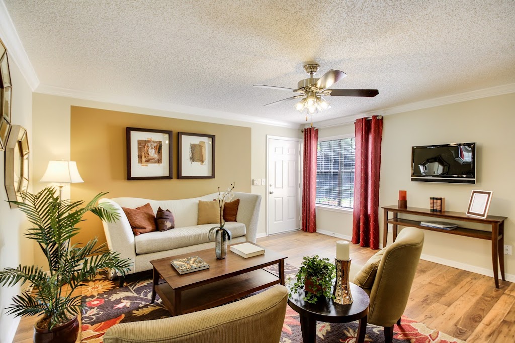 Elements of Belle Rive Apartments | 10010 Belle Rive Blvd, Jacksonville, FL 32256, USA | Phone: (904) 447-5161