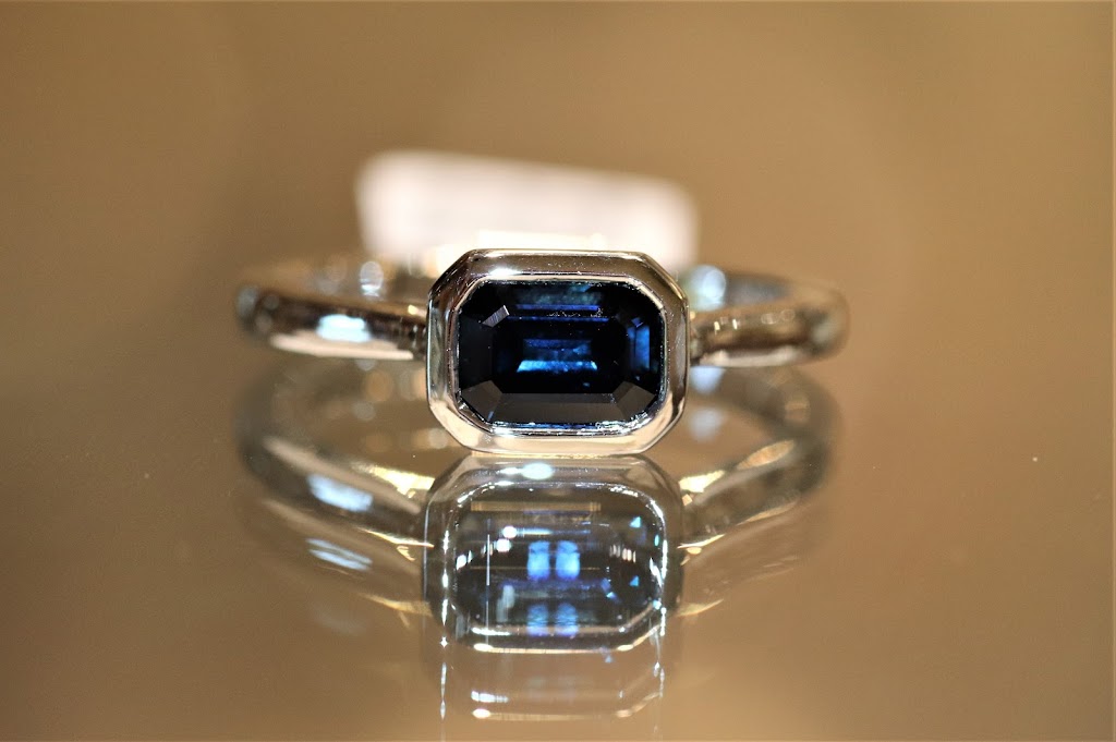 Innsbruck Jewelers | 2700 39th Ave NE A106, St Anthony, MN 55421, United States | Phone: (651) 636-0106