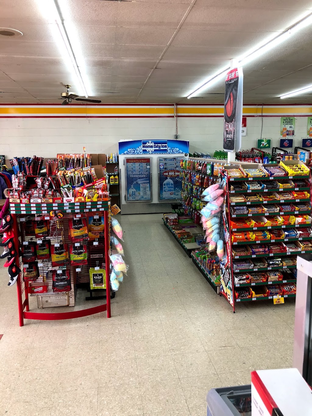 Friendly food mart | 195 N Buckman St, Shepherdsville, KY 40165, USA | Phone: (502) 531-9384