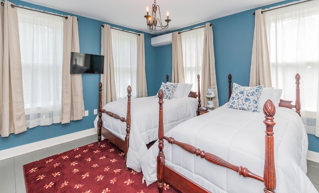 Historic Hotel Broadalbin + 1854 Pub Restaurant + Bar | 59 W Main St, Broadalbin, NY 12025, USA | Phone: (518) 883-5414