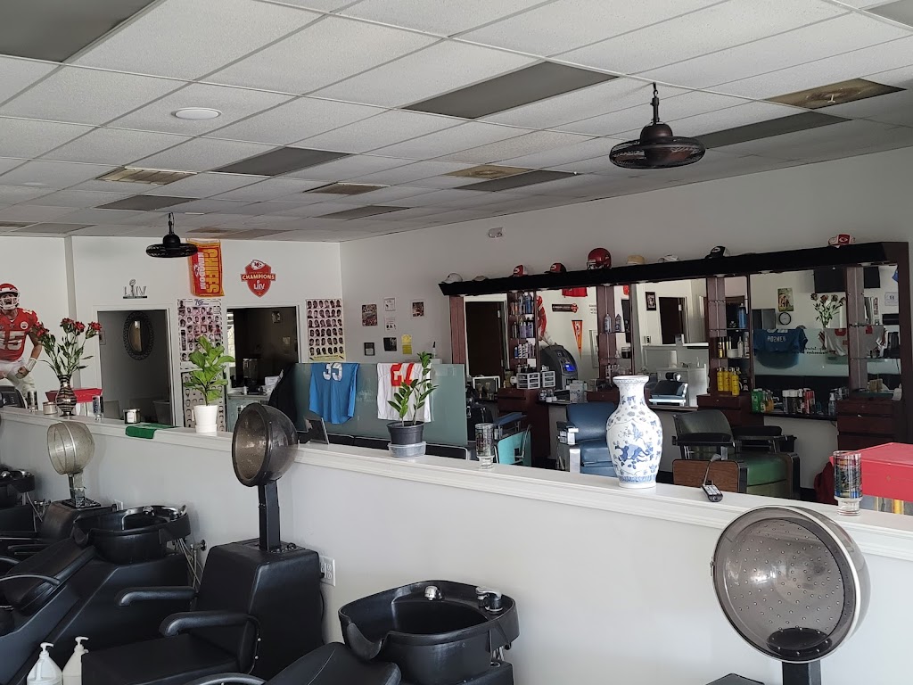 Cuttys barber & Hair design LLC | 6150 Raytown Trafficway, Raytown, MO 64133, USA | Phone: (816) 886-0342