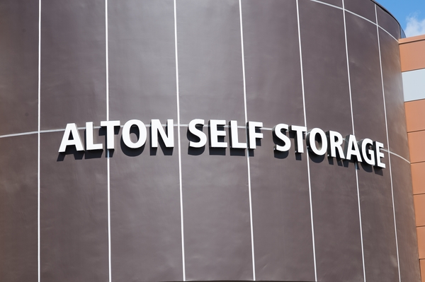 Alton Self Storage | 2215 Alton Pkwy, Irvine, CA 92606, USA | Phone: (949) 553-0558