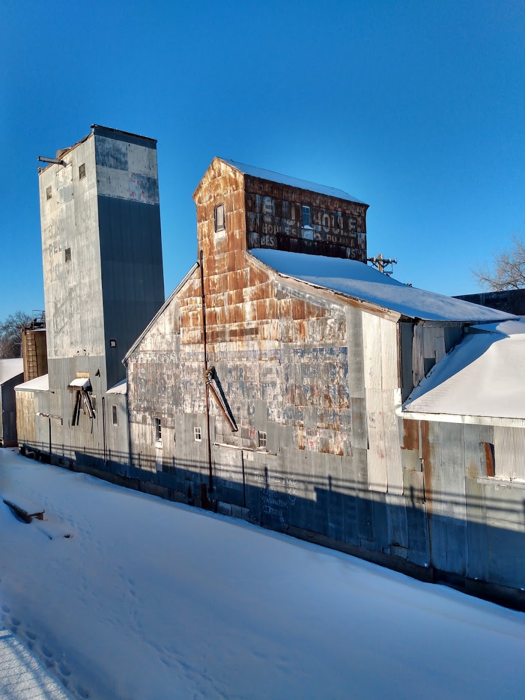 Spikes & Houles Feed, Seed, & Pet Supply | 55 2nd St SW, Forest Lake, MN 55025, USA | Phone: (651) 464-3326