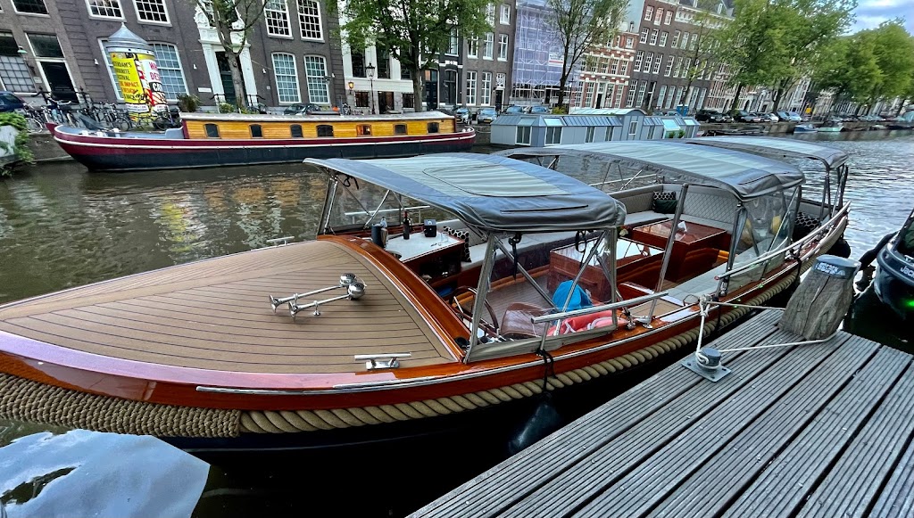 Pure Boats Amsterdam | Keizersgracht 106, 1015 CV Amsterdam, Netherlands | Phone: 020 215 7420