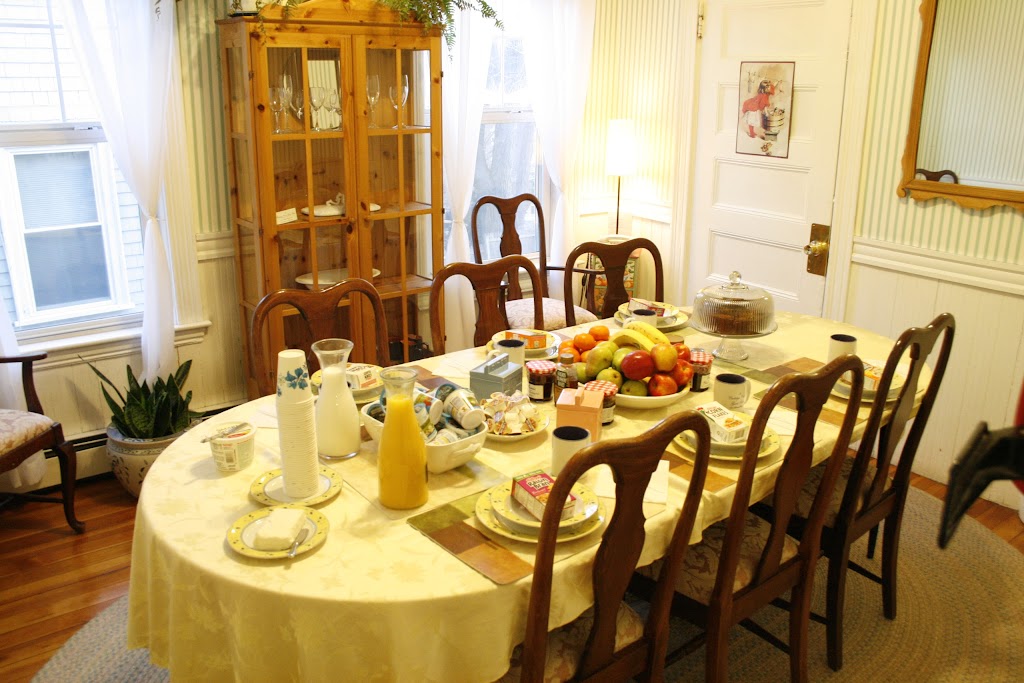 Coolidge Corner Guest House | 17 Littell Rd, Brookline, MA 02446, USA | Phone: (617) 734-4041