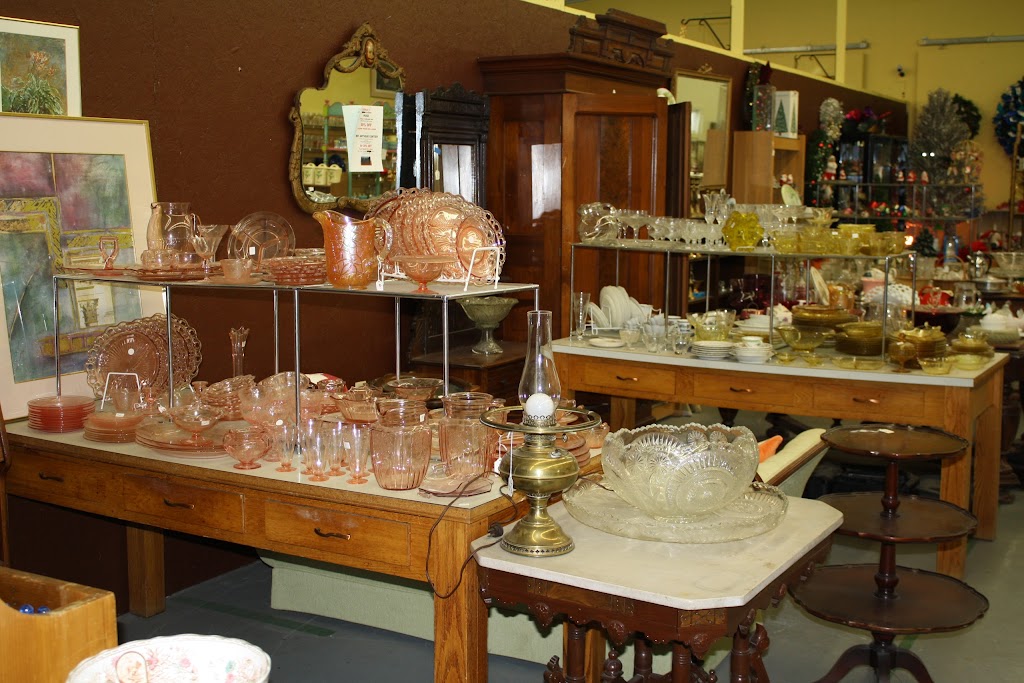 Kellys Antique World & Flea Market | 11111 Main St, Clarence, NY 14031, USA | Phone: (716) 759-8483