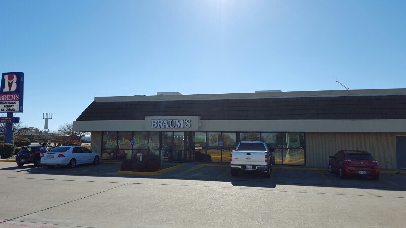 Braums Ice Cream & Dairy Store | 7212 S Hulen St, Fort Worth, TX 76133 | Phone: (817) 370-0540