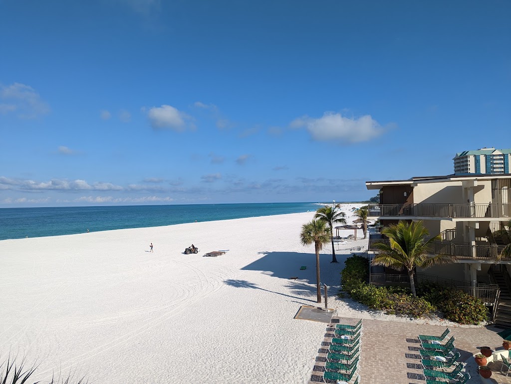 Limetree Beach Resort | 1050 Benjamin Franklin Dr, Sarasota, FL 34236, USA | Phone: (941) 388-2111