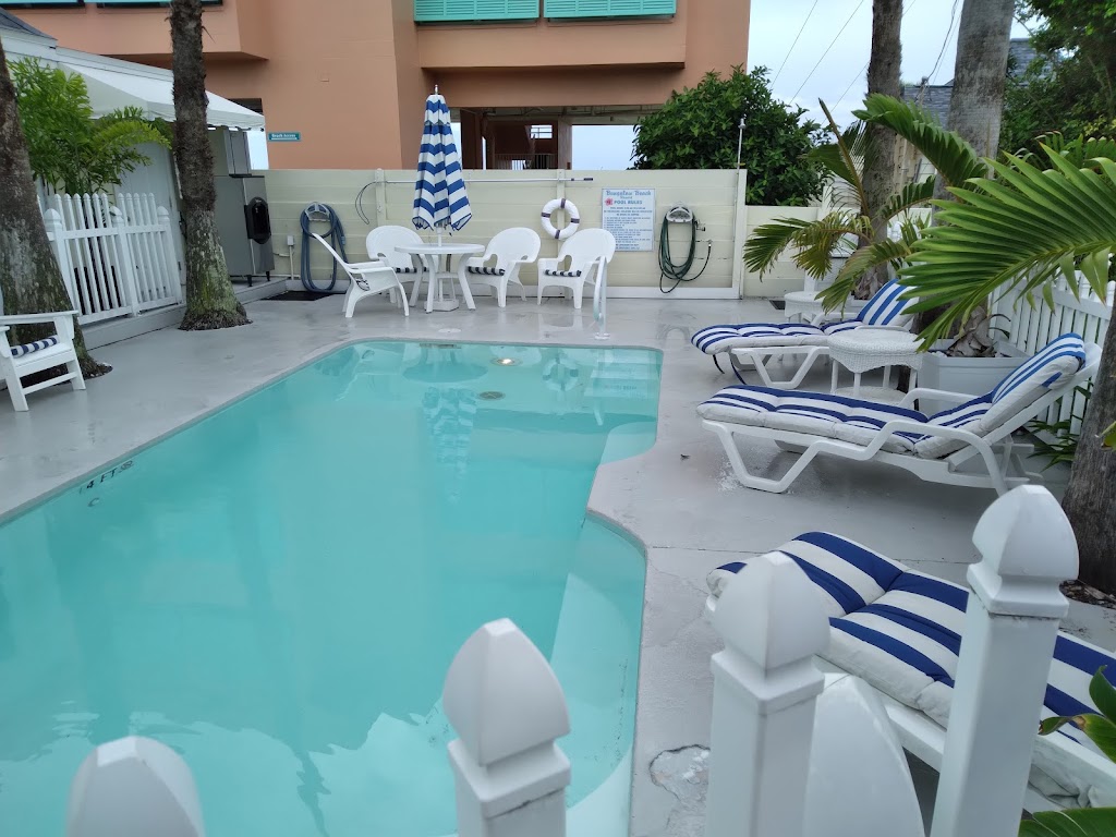 Bungalow Beach Resort | 2000 Gulf Dr N N, Bradenton Beach, FL 34217, USA | Phone: (800) 779-3601