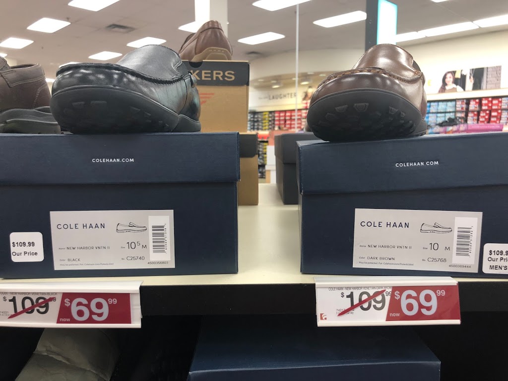 Famous Footwear | SUMMITWOODS CROSSING, 1632 NW Chipman Rd, Lees Summit, MO 64081, USA | Phone: (816) 434-1757