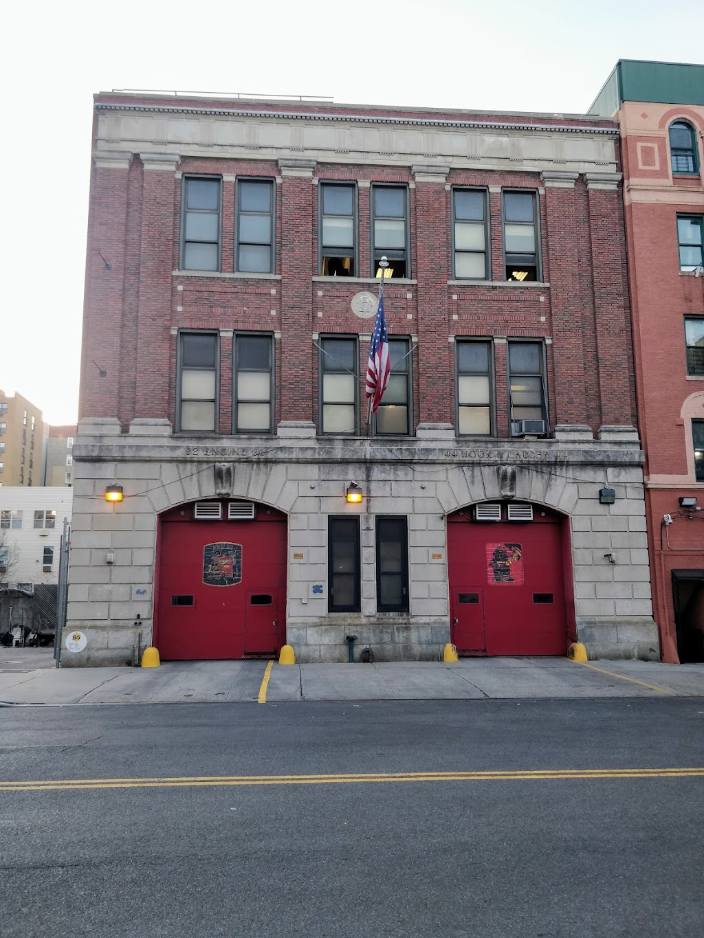 FDNY Engine 92/Ladder 44/Battalion 17 | 1259 Morris Ave, Bronx, NY 10456, USA | Phone: (718) 999-2000