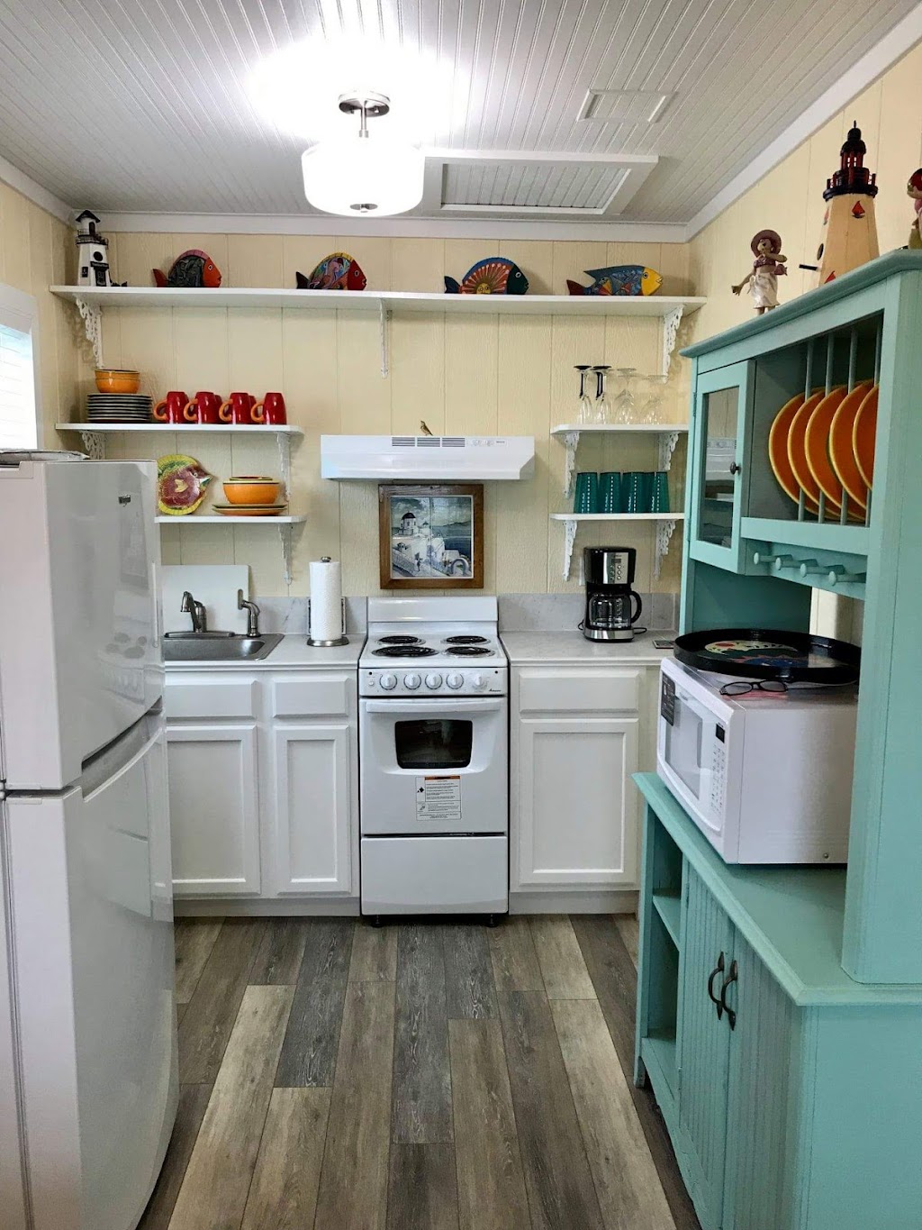 Surfside Cottages | 3302 Surfside Blvd, Corpus Christi, TX 78402, USA | Phone: (361) 633-7156