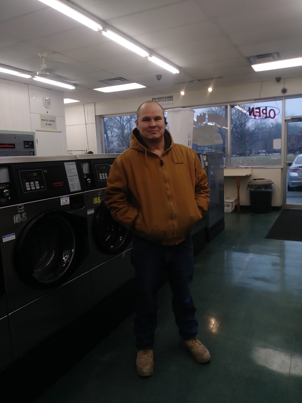 Greenhills Laundromat | 6 Endicott St, Cincinnati, OH 45218, USA | Phone: (513) 549-1044