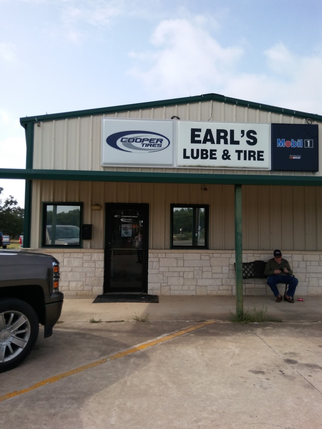 Earls Lube & Tires | 1070 TX-29, Bertram, TX 78605, USA | Phone: (512) 355-3275