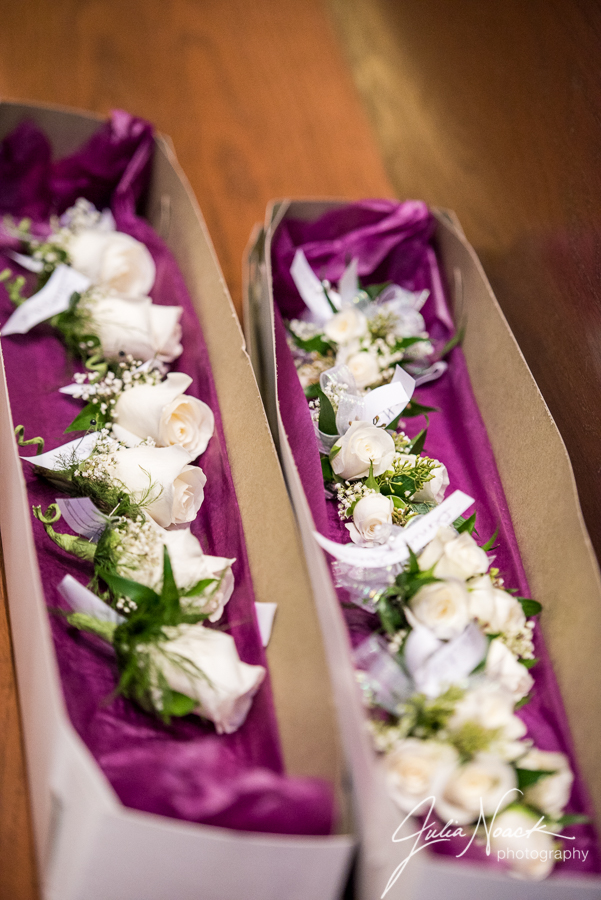 Off The Wall Florist | 10704 Tesshire Dr, St. Louis, MO 63123, USA | Phone: (314) 842-0888