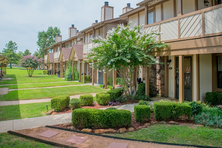 Barrington Apartments | 9233 E 65th St, Tulsa, OK 74133, USA | Phone: (918) 212-8917