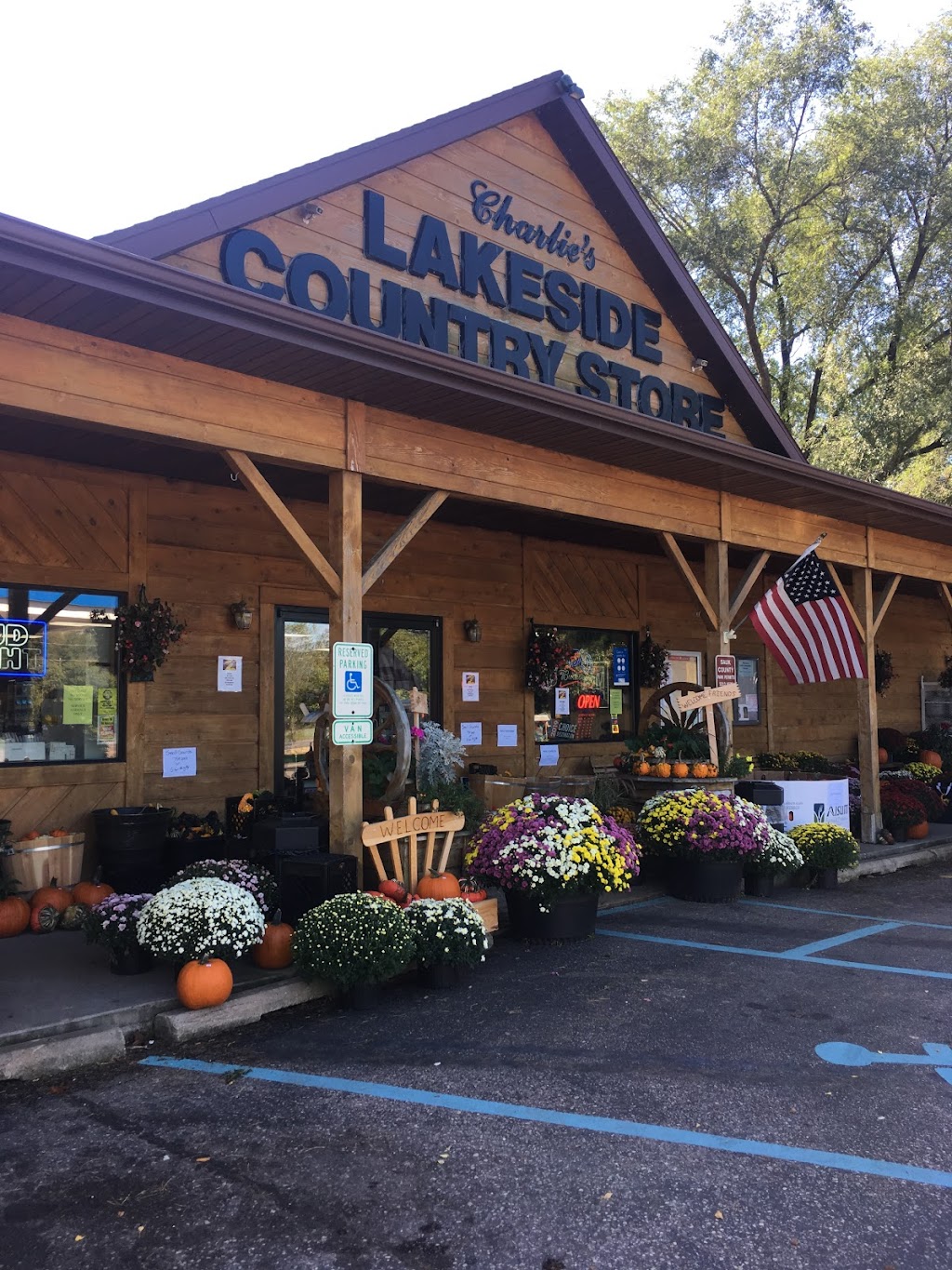 Charlies Lakeside Country Store | E12965 WI-78 Trunk, Merrimac, WI 53561, USA | Phone: (608) 493-2019