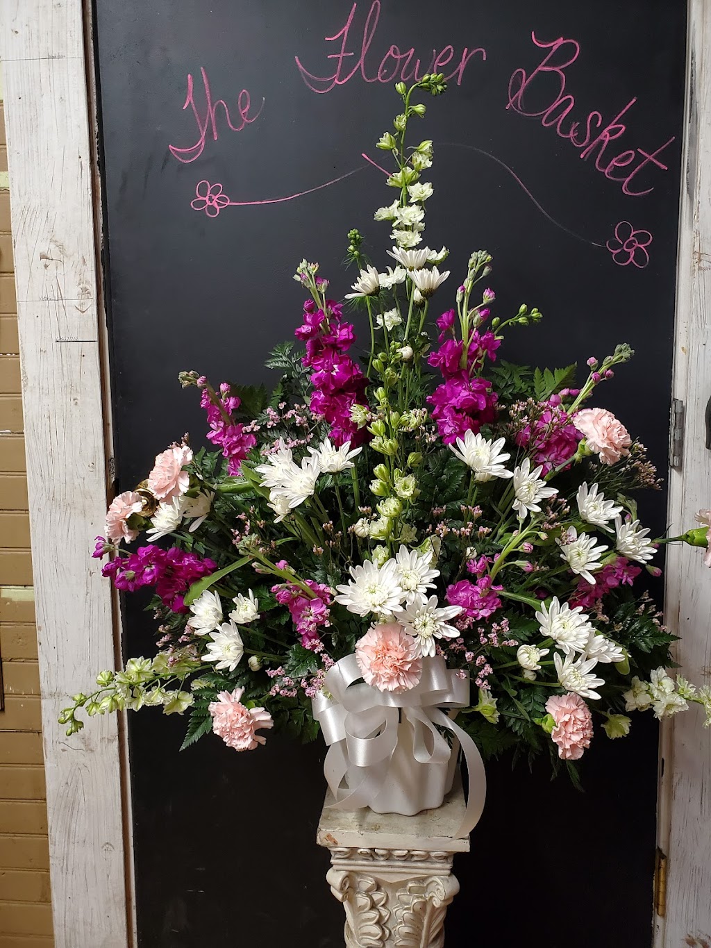 The Flower Basket & Gift Shop | 545 Park Blvd, Orange Cove, CA 93646 | Phone: (559) 626-7070